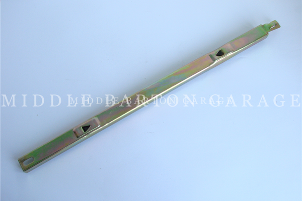 Front lower window guide - 600	